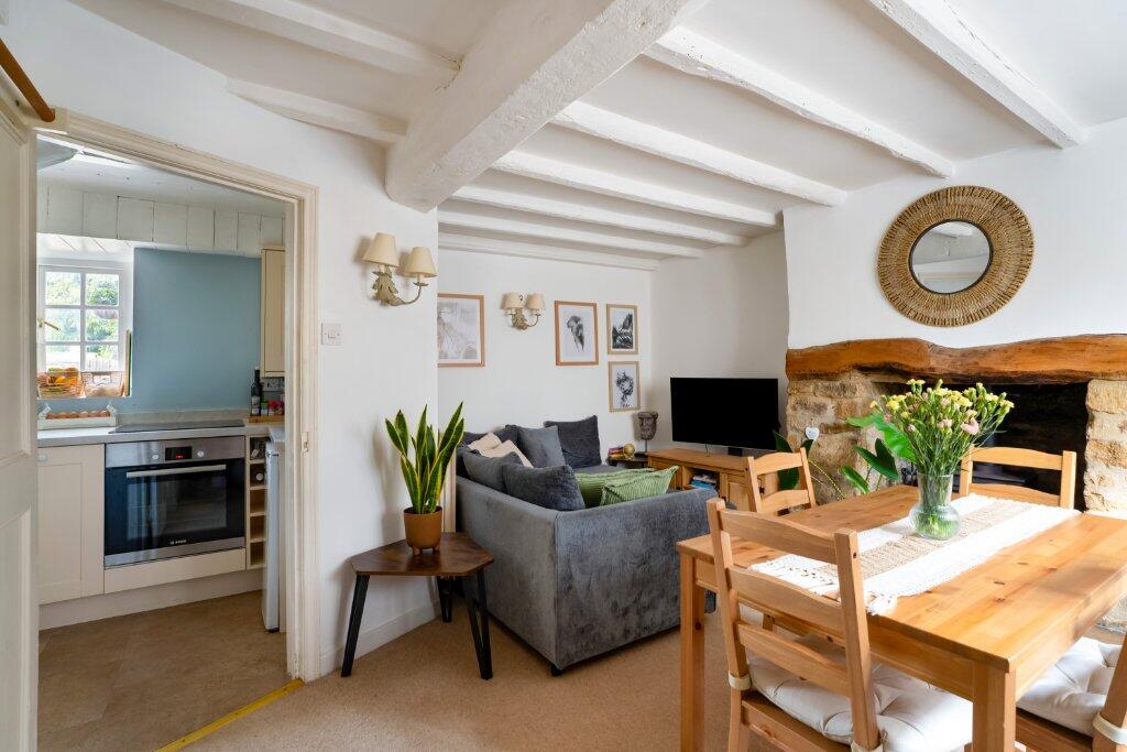 Sitting/Dining Room.