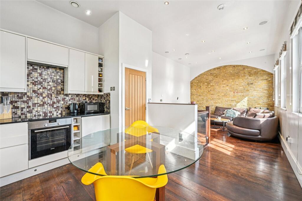 Kitchen/Dining Area