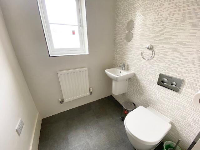Cloakroom/wc