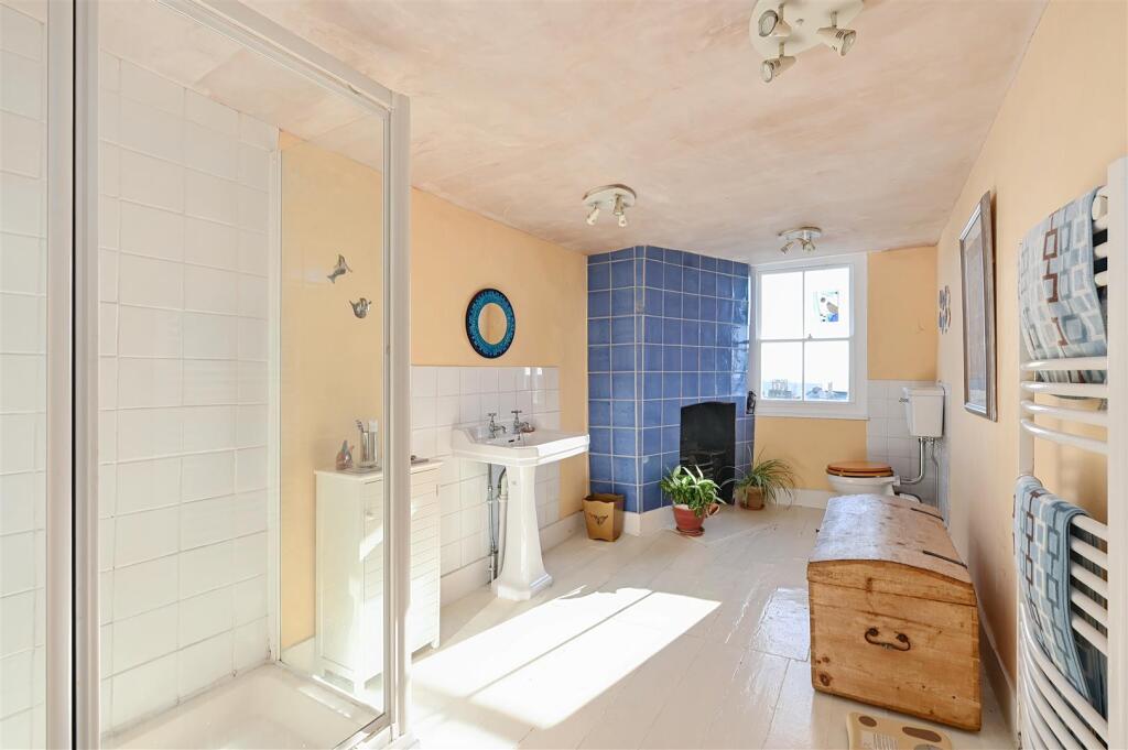 11 Hill Street TN34 (41).jpg
