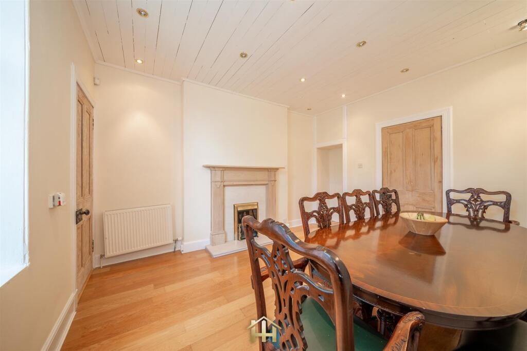 27 SHAMROCK ST DD4 7AH EDIT (42 of 68).jpg