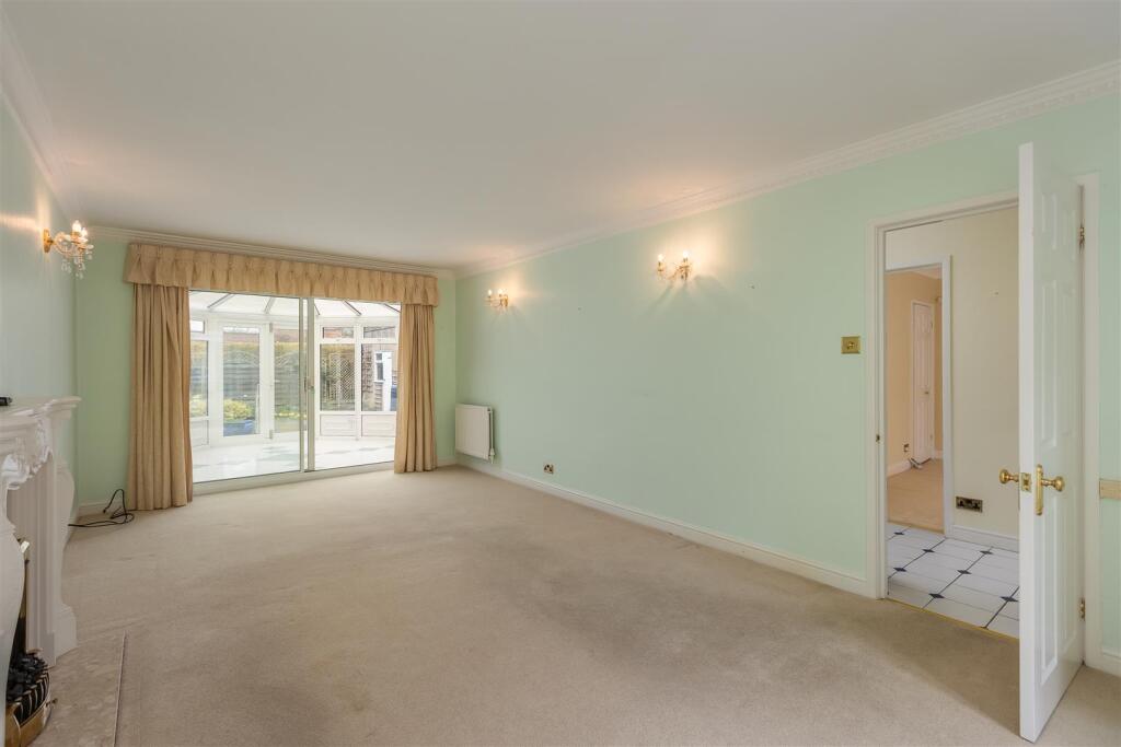 Old Maltongate 47 Sitting Room-2.jpg