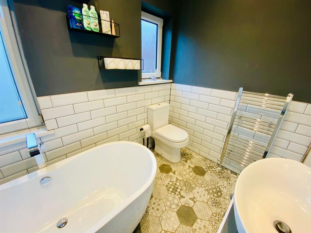 Hirst Street 18 bathroom 1.jpg