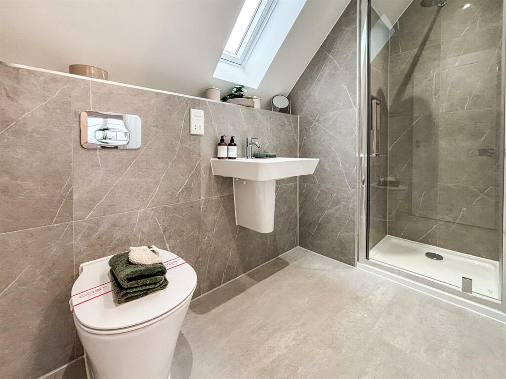ensuite.jpg