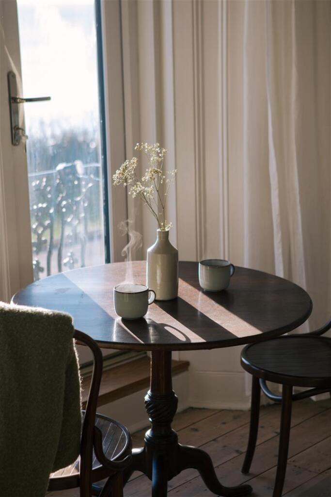 Living space &amp; kitchen