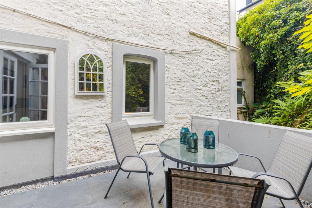 A08 - 28245 Ferryview Castle House, Dartmouth, Sou