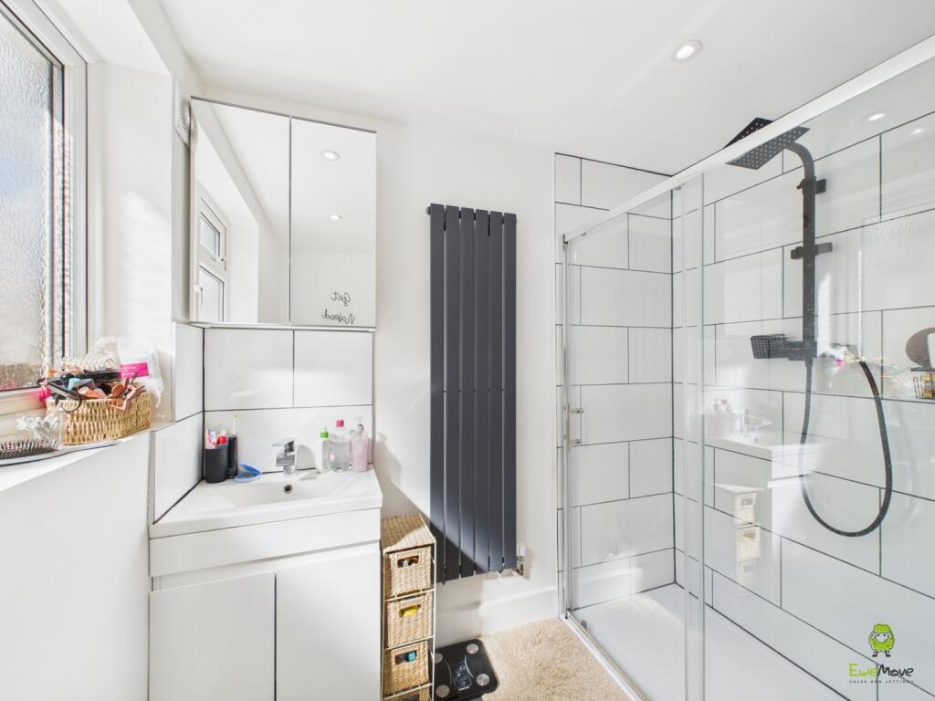  Presented by Nicoleta at EweMove Bexleyheath and 