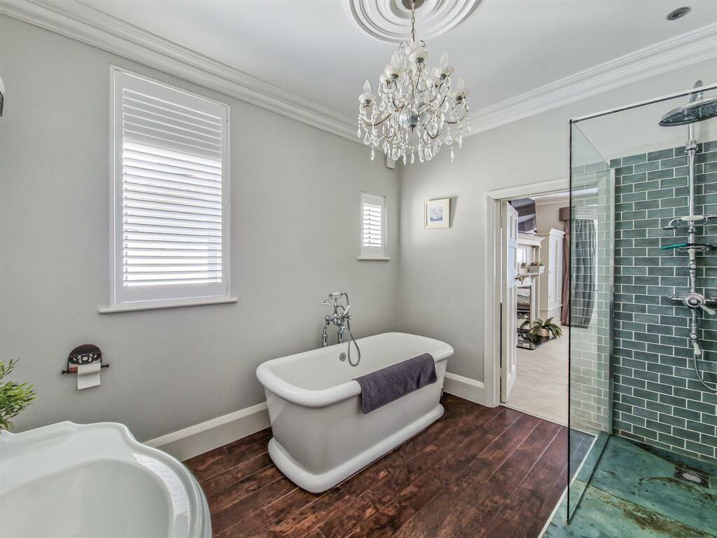 stunning four piece bathroom