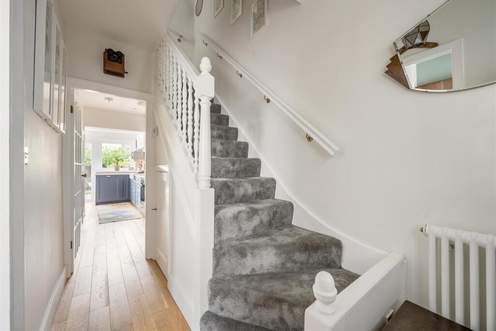 Hawkdene, E4