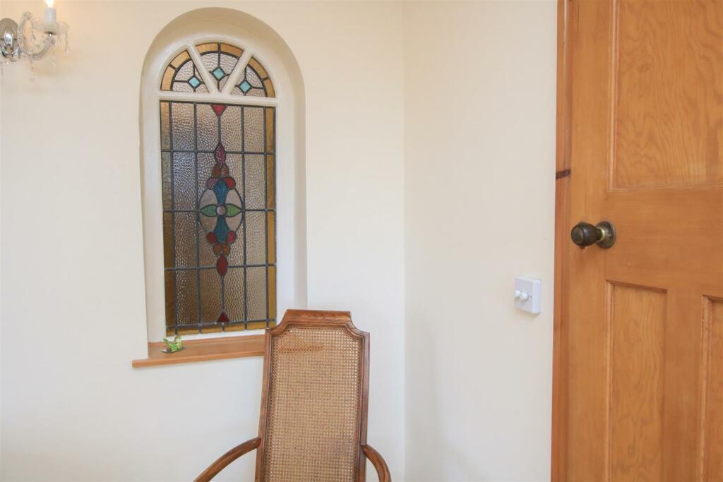 STAINED GLASS WINDOW