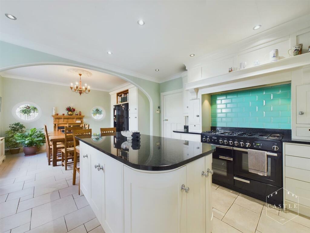 BREAKFAST KITCHEN