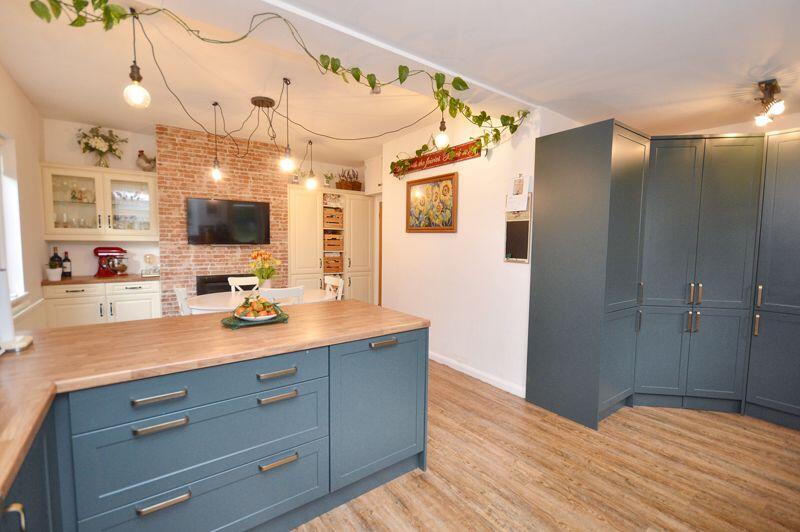 Dining kitchen
