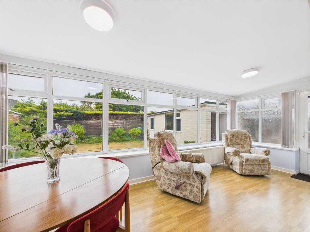 CAM02386G0-PR0131-STILL014