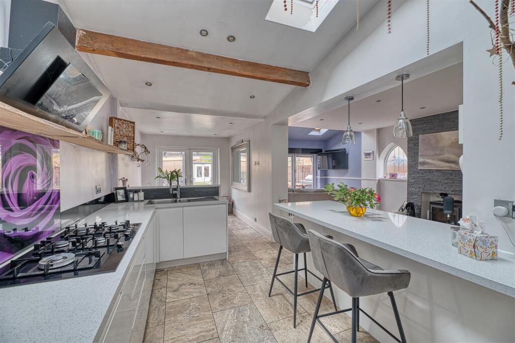 Kitchen/Breakfast Area