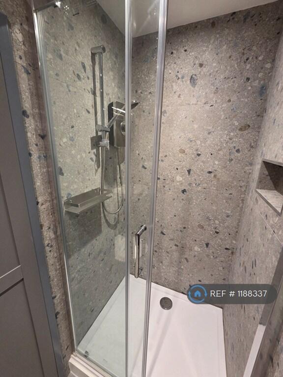 Flat 1 Bathroom / Shower