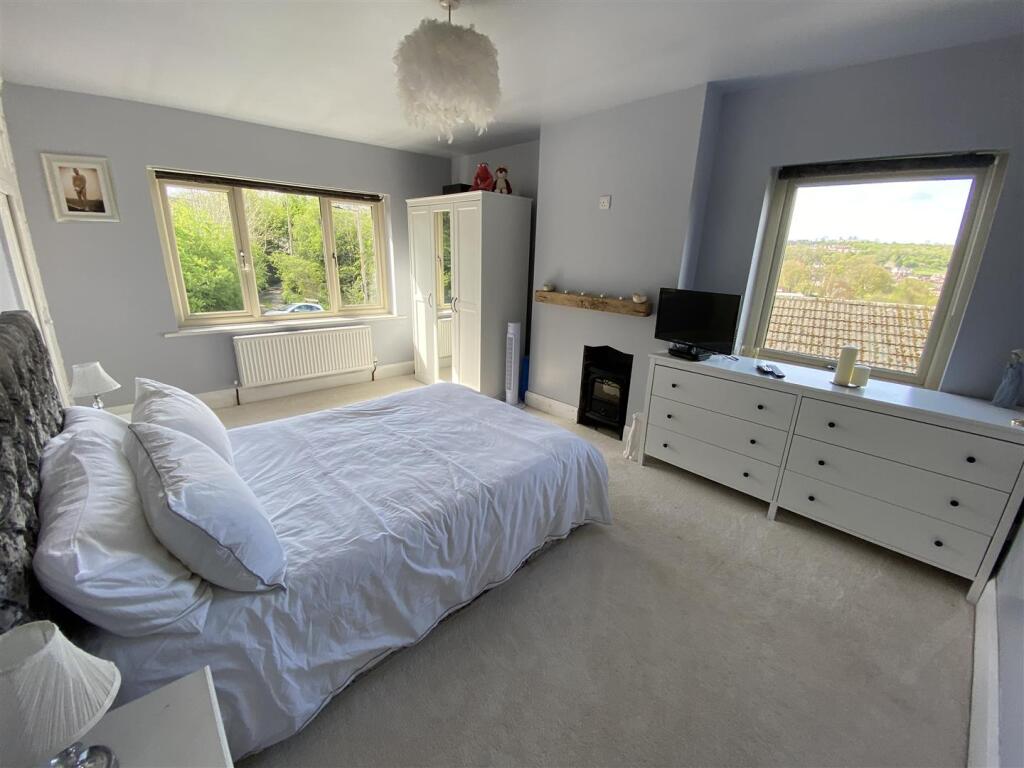 bedroom no.1 front double: