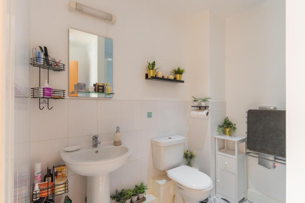 0G4ARD - Ensuite B.jpg