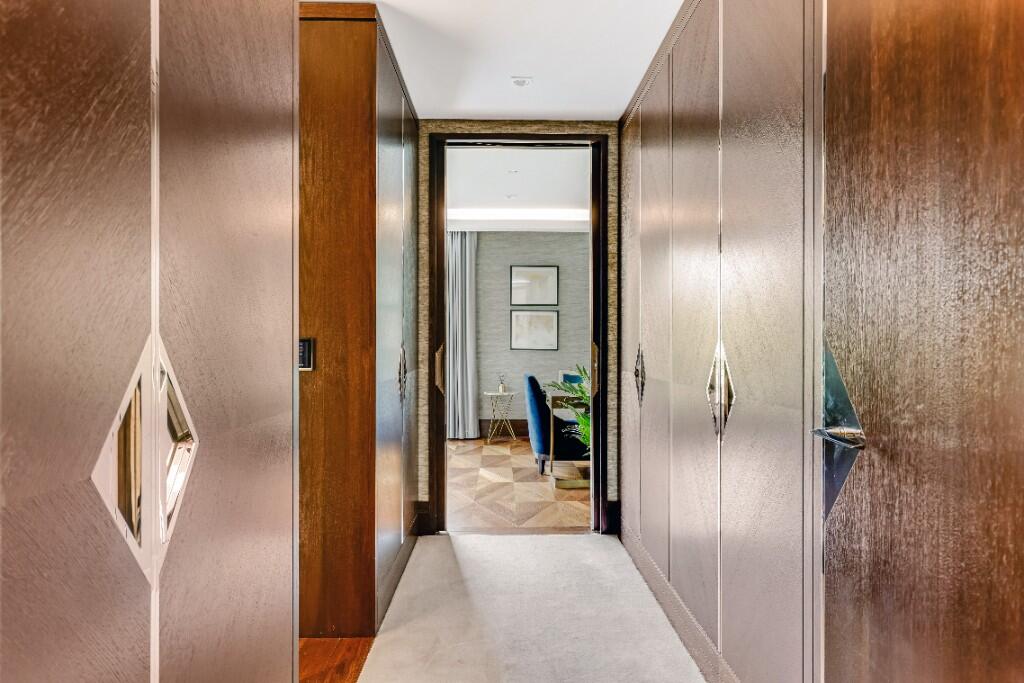 Blenheim House, Crown Square, London, SE1