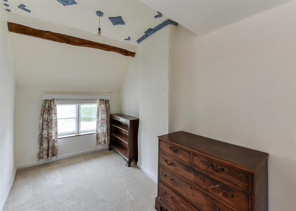 10 High Street-bed4.jpg