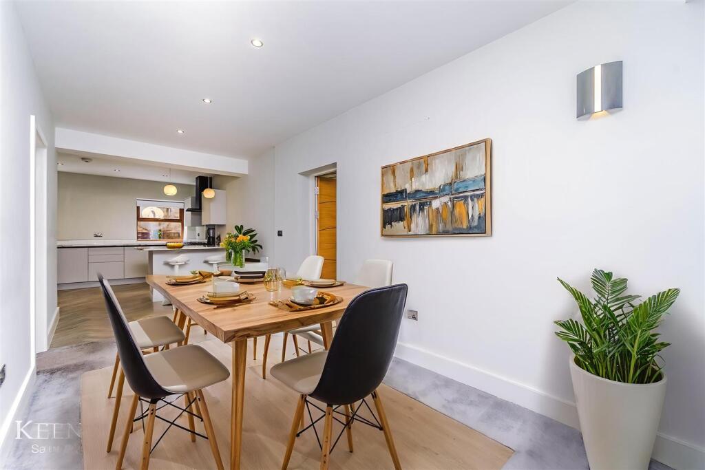 20 - Dining Room - Modern - 5.jpg