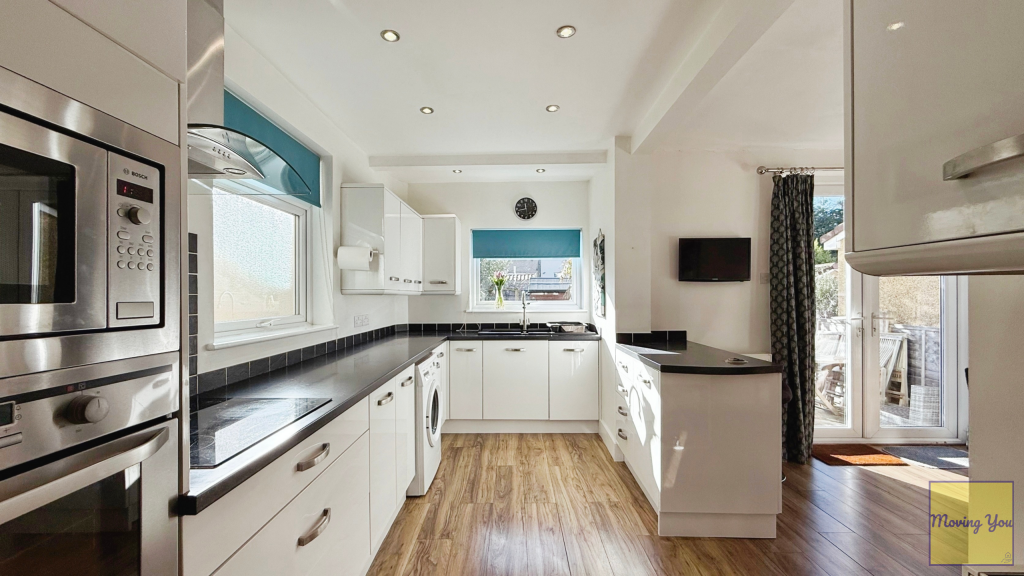Kitchen/ Dining room