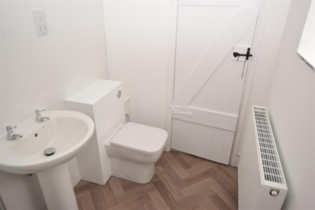 BATHROOM ADDITIONAL PHOTOGRAPH