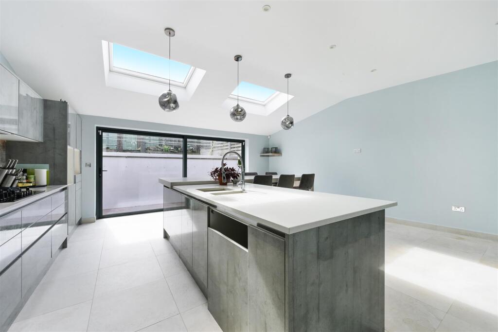 CHIPSTEAD LANE, 4 WILLIAMS HARLOW- (13).jpg