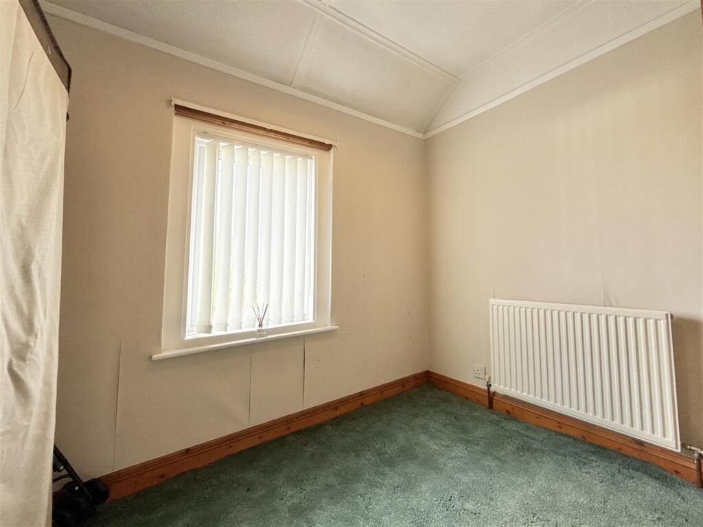 Bedroom 4.jpg