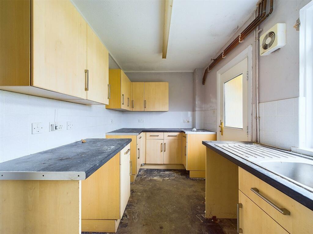 5 - Semi-detached House for Auction, Wick St Lawre