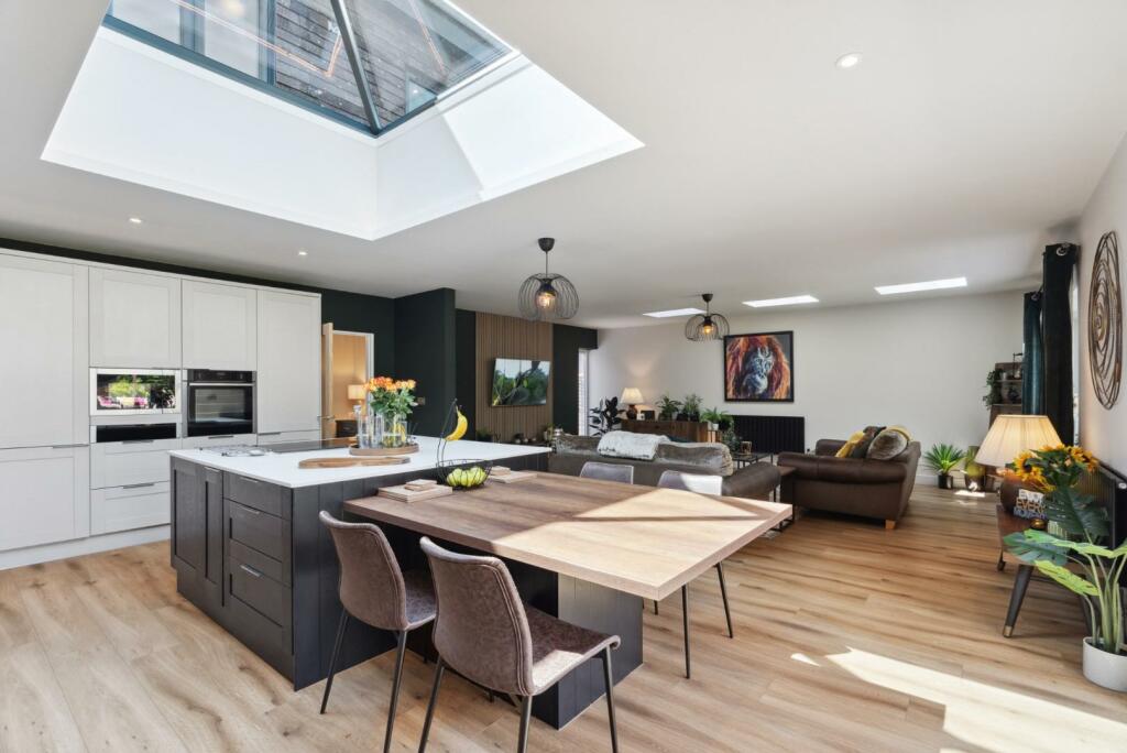 reverse living:kitchen.jpg