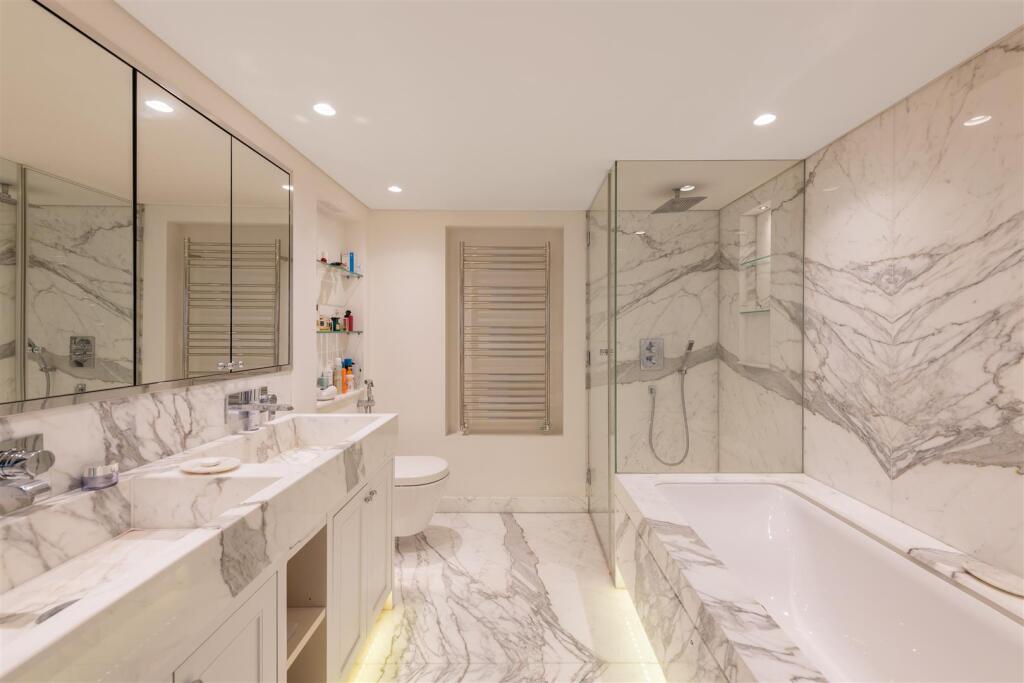 Flat 2, 11 Cadogan Square Hi-16.jpg