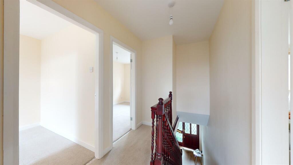 FIRST FLOOR LANDING