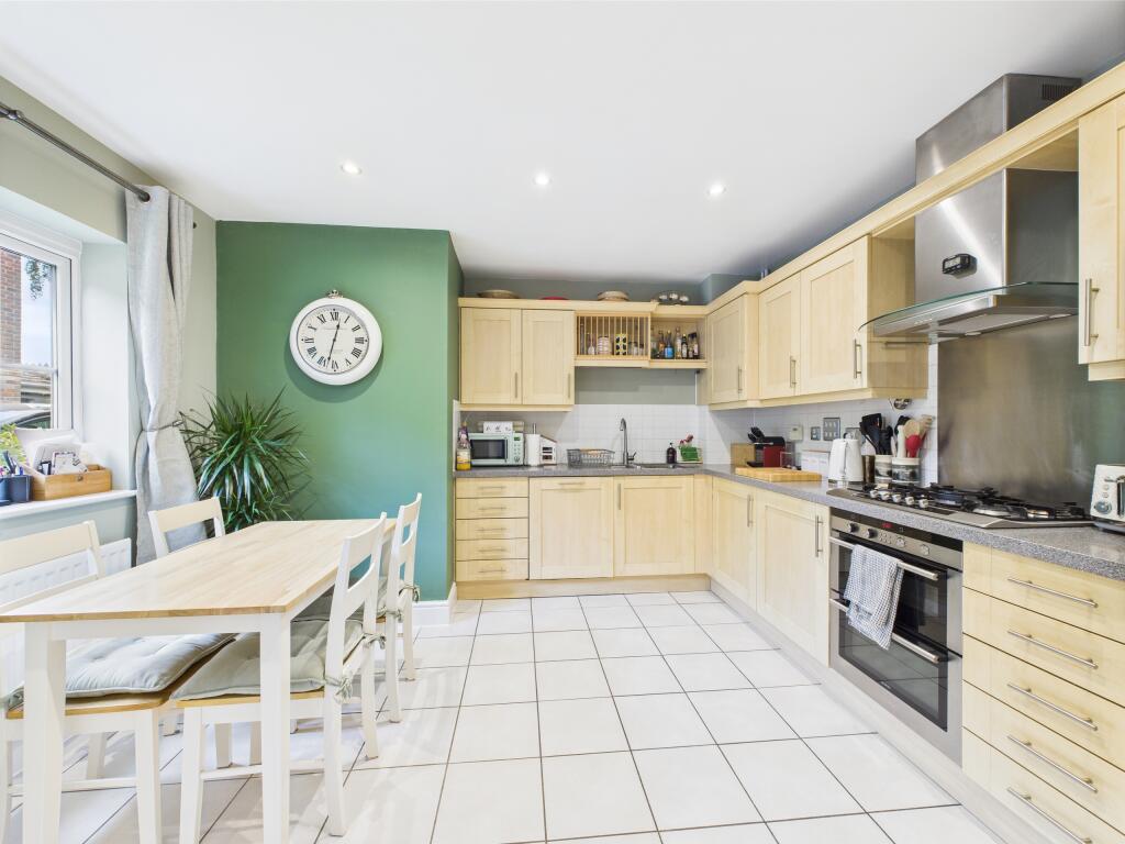 CAM02909G0-PR0402-STILL001