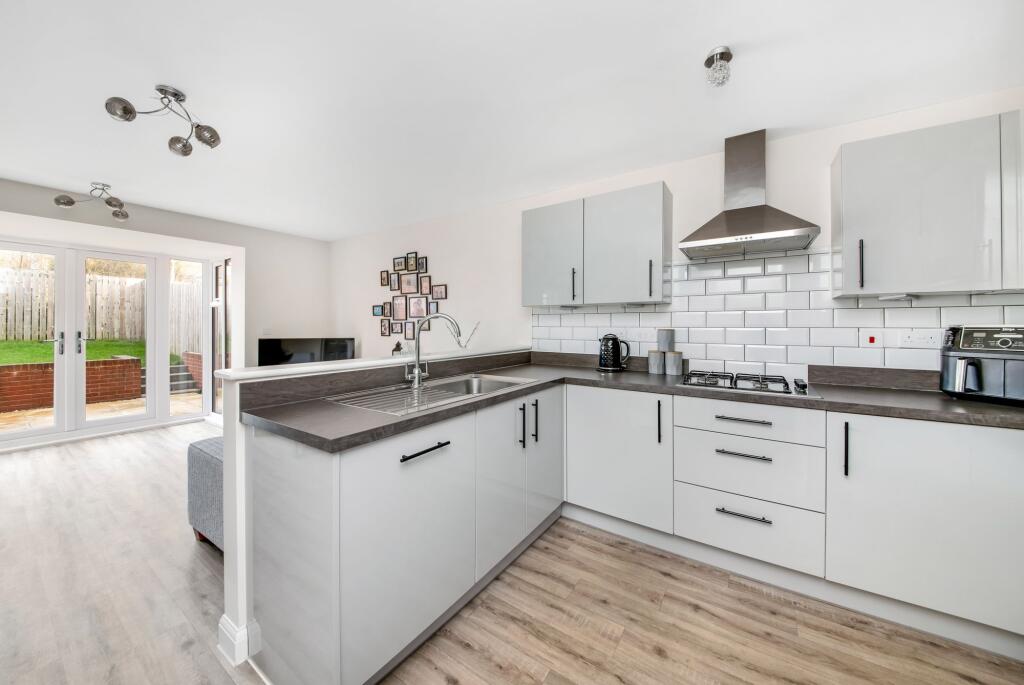 OPEN-PLAN DINING KITCHEN ROOM