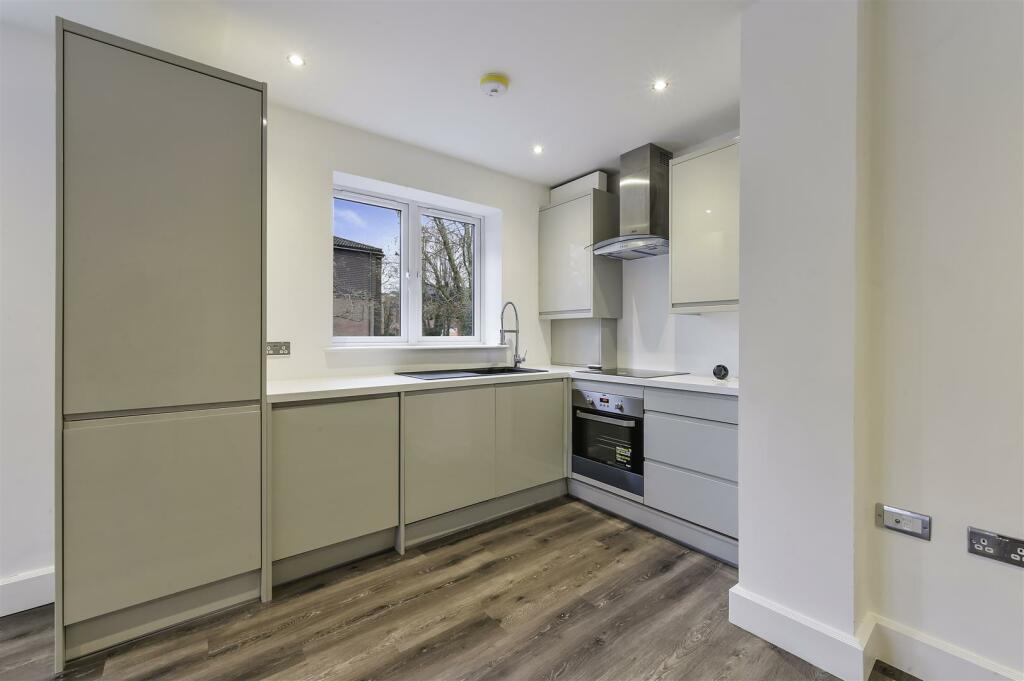 LYNWOOD OAKS FLAT 2 - (9).jpg