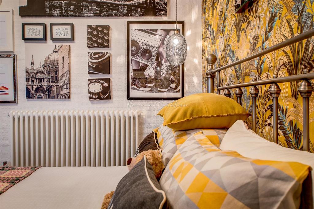 Elan Close, Aberdare, HernCrabtree (32).jpg