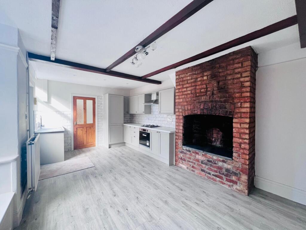 KITCHEN (3).jpg