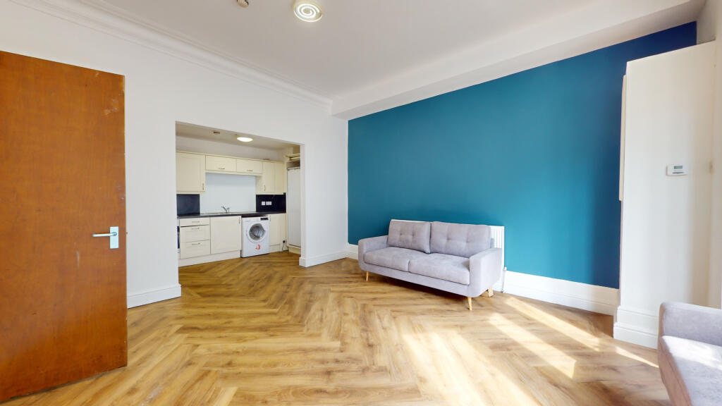 Kitchen / Living Room