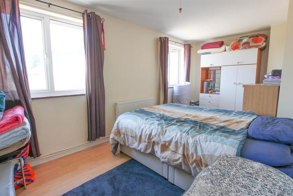 IMG_7895 MAIN BED.jpg