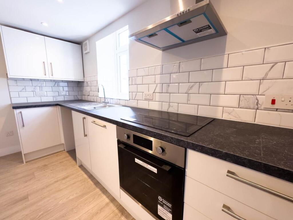 Kitchen / Lounge