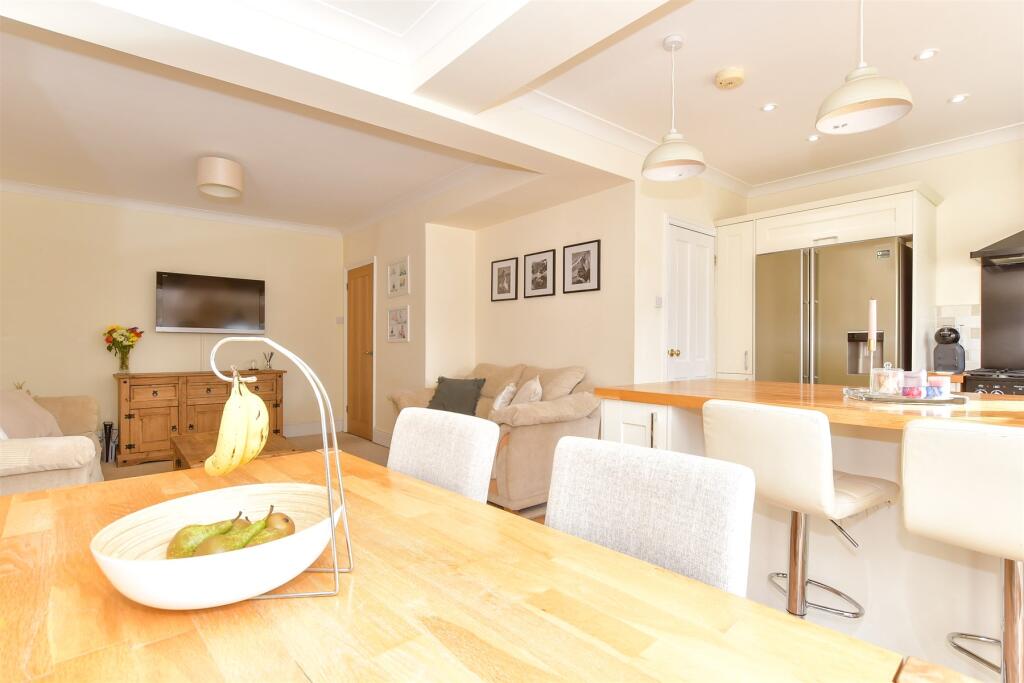 Kitchen/Dining Area