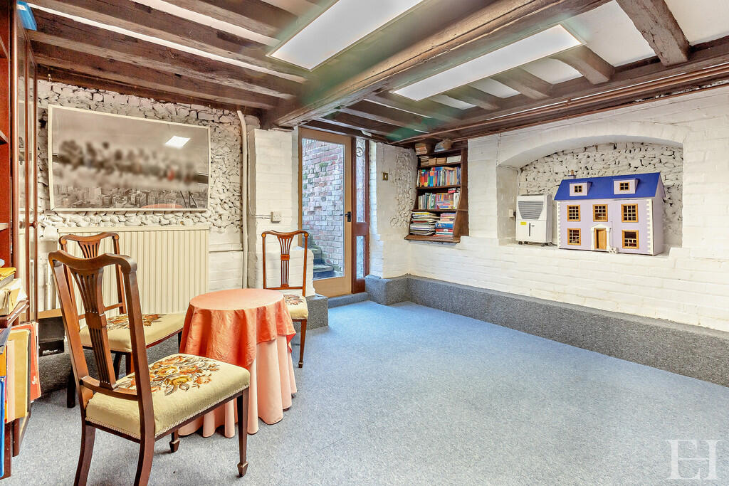 8646346-interiorW...