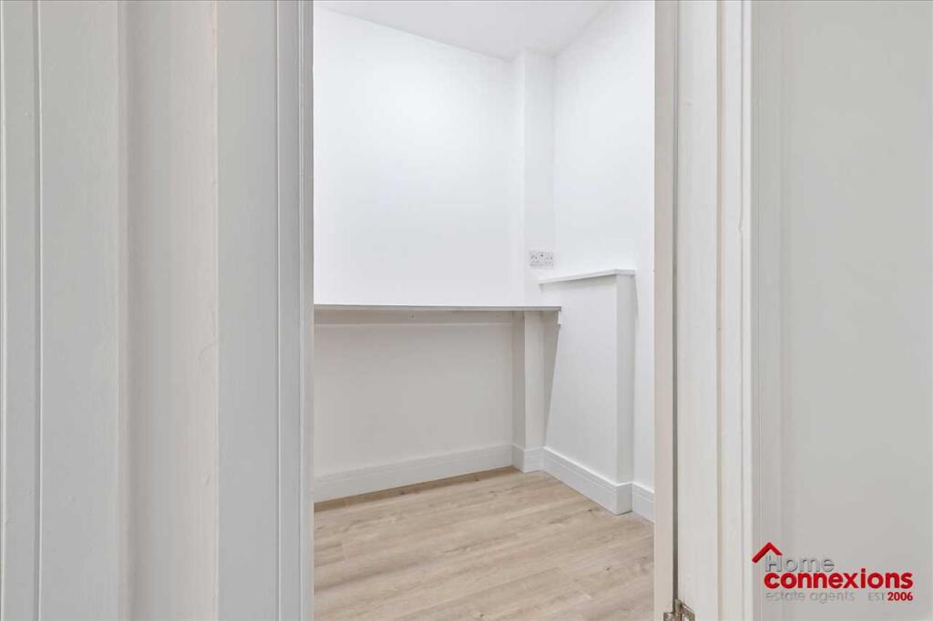 Entrance Hallway (2)