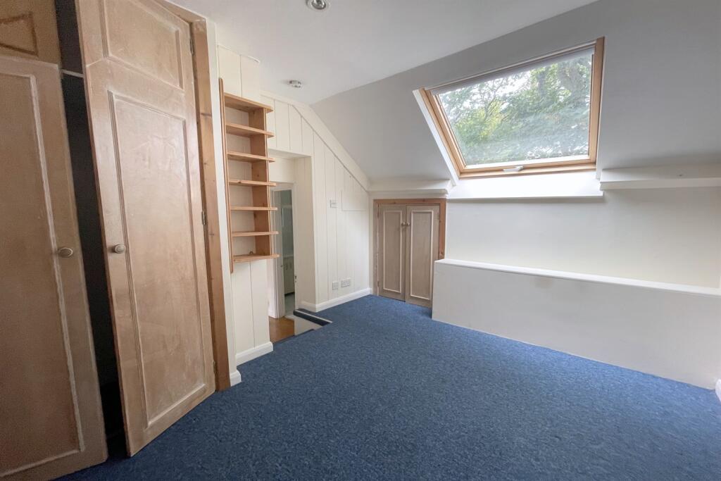 bedroom 3 with built