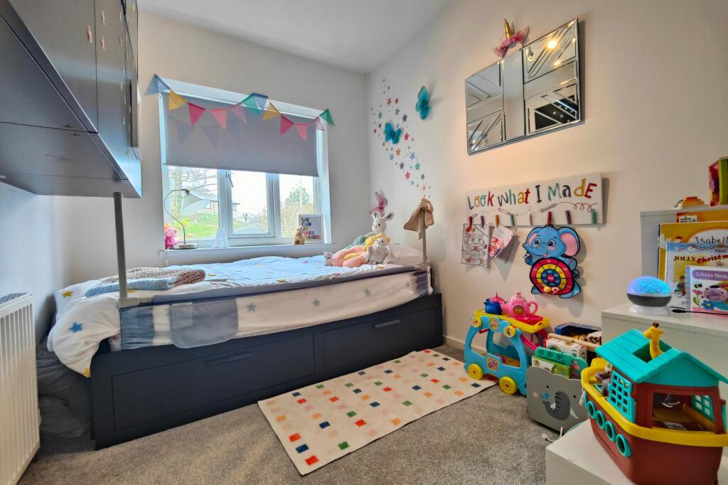 4/ 5 Bedrooms