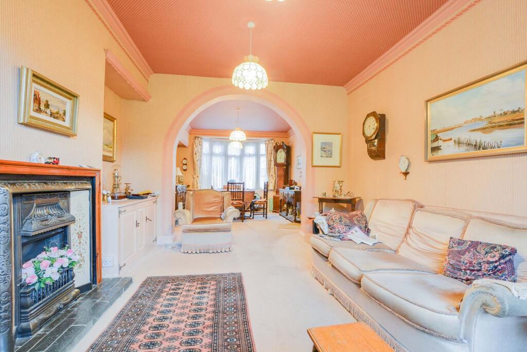 Through Lounge Diner