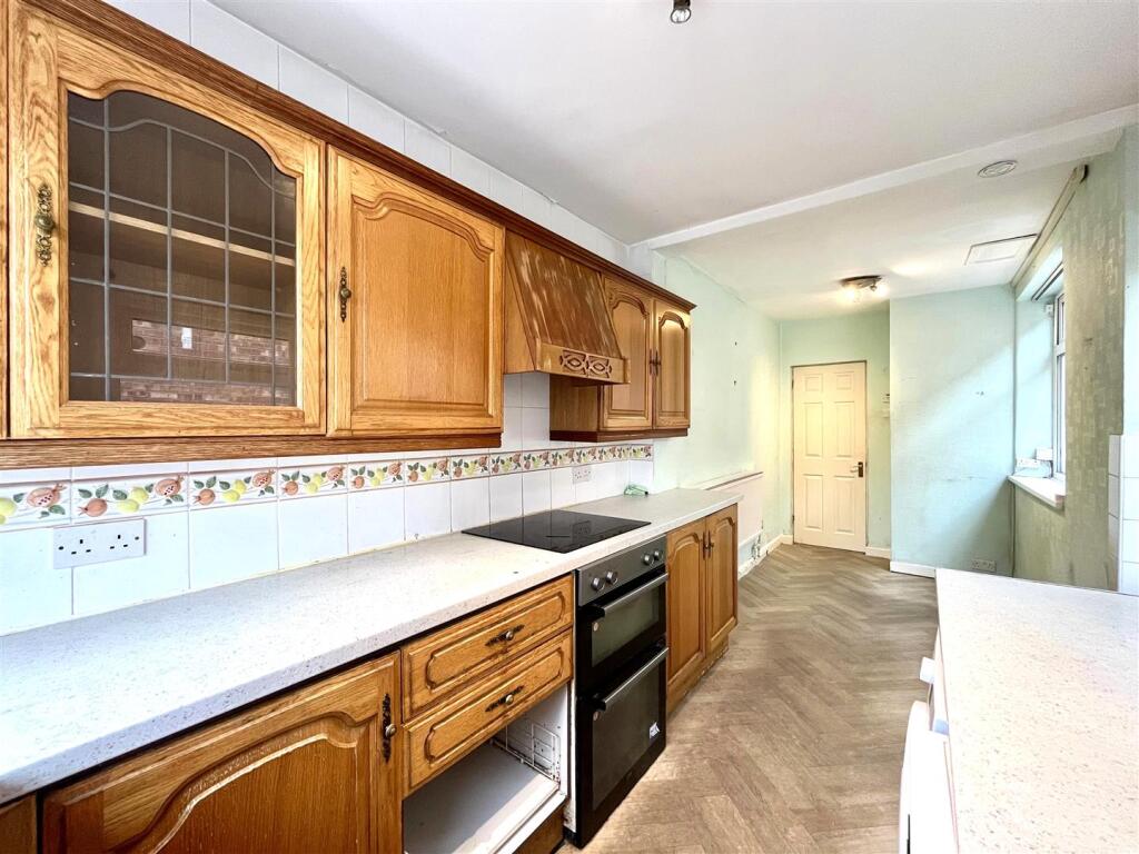 Kitchen Area Aspect 2