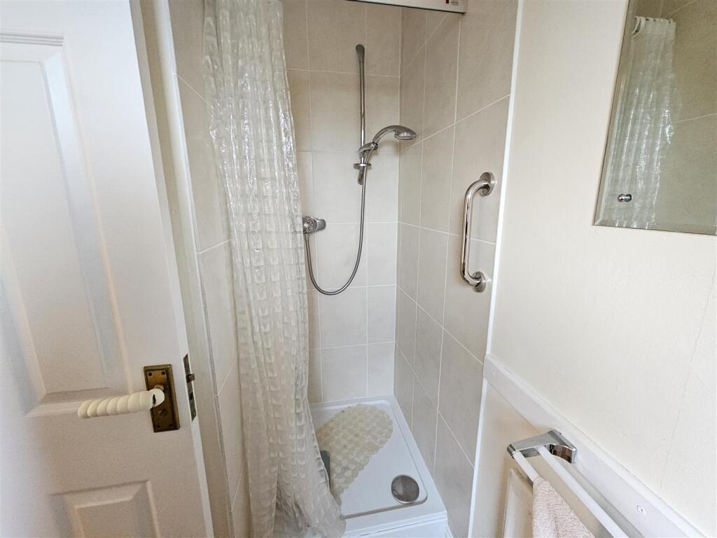En Suite Shower.jpg