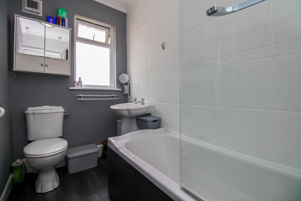 BATHROOM/W.C.