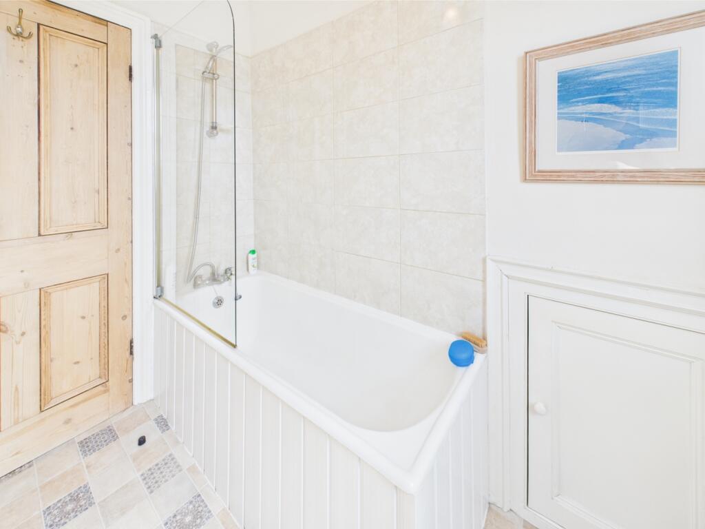 CAM02386G0-PR0130-STILL012